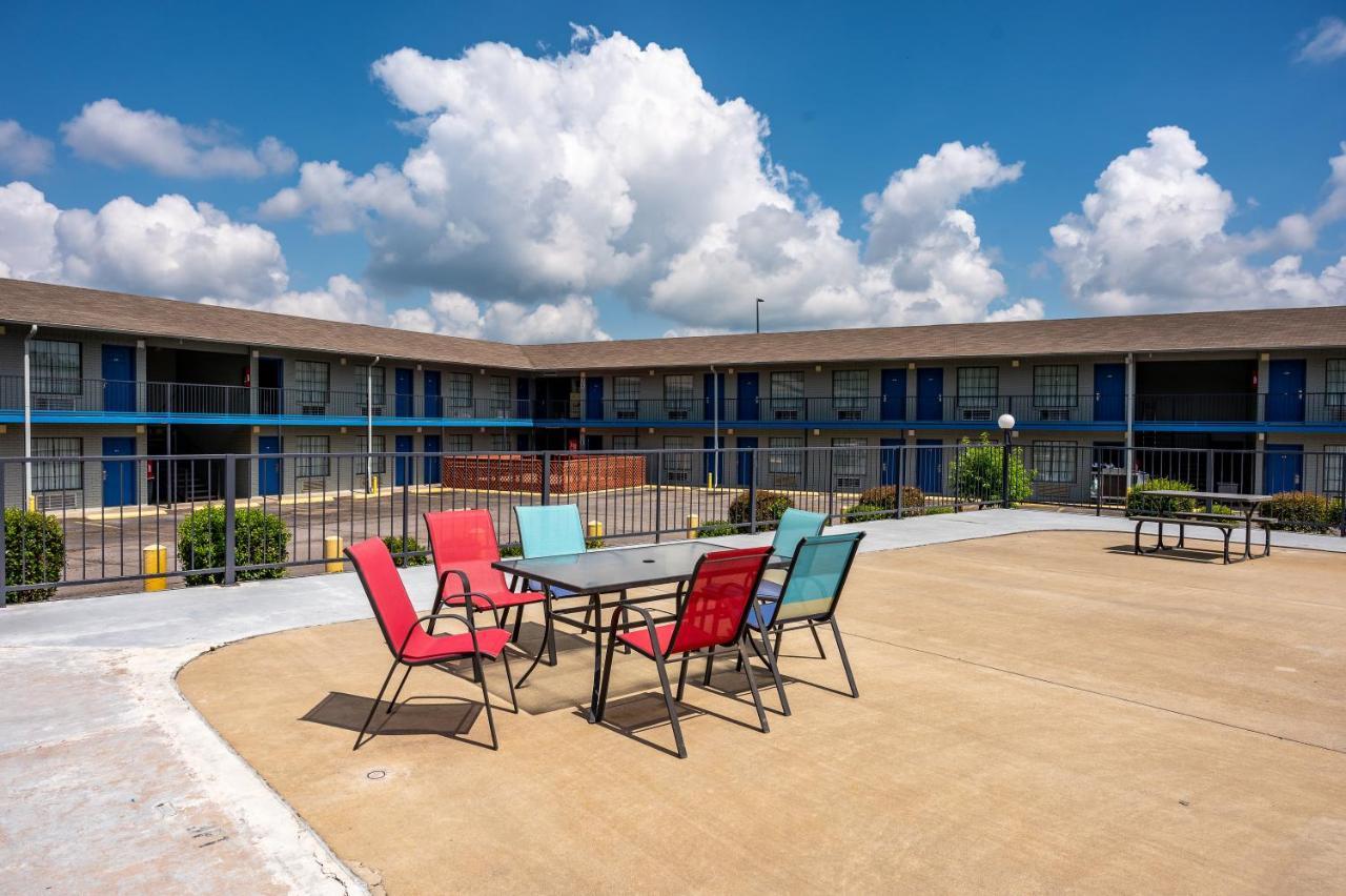 American Inn & Suites Russellville Exterior photo